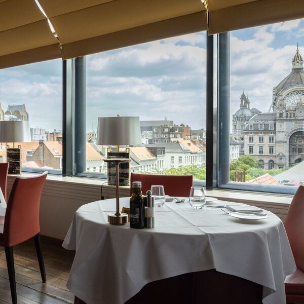 hyllit-antwerpen-gran-duca-rooftop-restaurant-italiaans-in-antwerpen-met-terras-en-uitzicht-op-hyllit-hotel-centraal-station.jpg